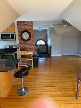 19 Columbus Ave, Unit Third Floor in Northampton, MA - Building Photo - Building Photo