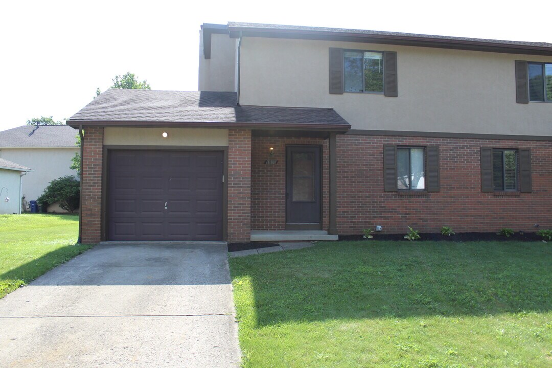 1800 Quarry Ridge Dr in Columbus, OH - Building Photo