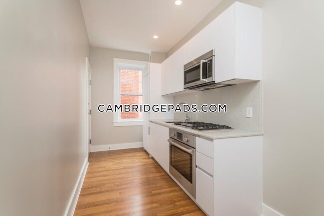 16 Forest St in Cambridge, MA - Building Photo - Building Photo