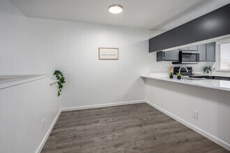 Bridge Street Commons in Yuba City, CA - Building Photo - Interior Photo
