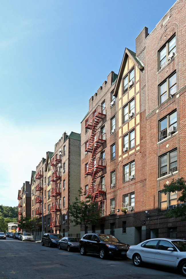 97-119 Ellwood St in New York, NY - Building Photo - Building Photo