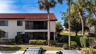 5671 Gardens Dr in Sarasota, FL - Building Photo