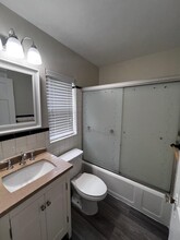 1108 W Friendly Ave, Unit 2 in Greensboro, NC - Building Photo - Building Photo