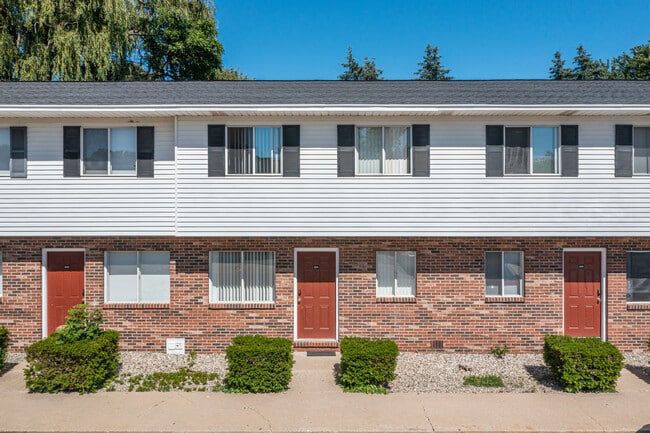 Michigan Edgewood in Mt. Pleasant, MI - Foto de edificio - Building Photo