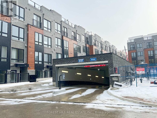 165-165 Tapscott Rd in Toronto, ON - Building Photo - Building Photo