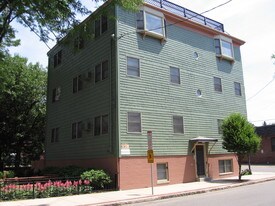 33 Medford St, Unit 3 in Chelsea, MA - Building Photo