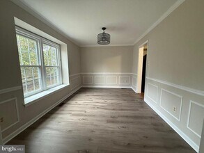 3310 Applegrove Ct in Herndon, VA - Foto de edificio - Building Photo