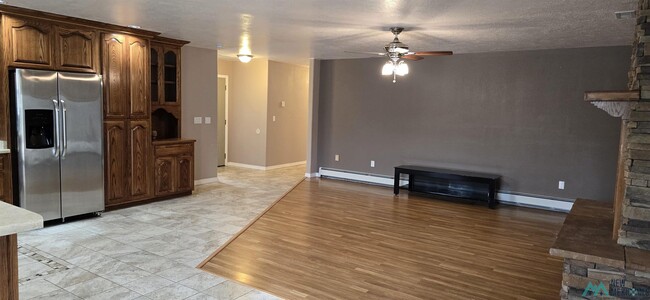 400 Defiance Ave in Gallup, NM - Foto de edificio - Building Photo