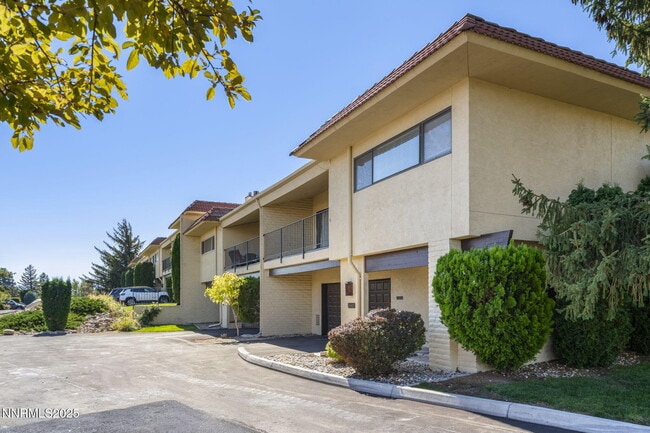 3447 Skyline Blvd in Reno, NV - Building Photo - Building Photo