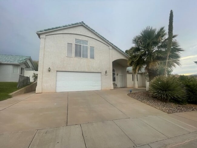 825 Lava Pointe Dr in Saint George, UT - Building Photo - Building Photo