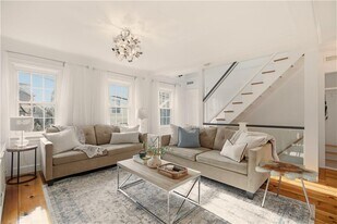 38 Pope St in Newport, RI - Building Photo