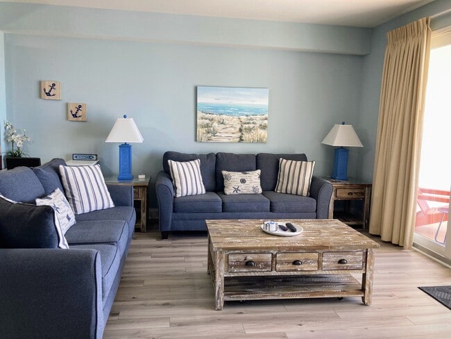 9860 S Thomas Dr, Unit 818 in Panama City Beach, FL - Building Photo - Building Photo