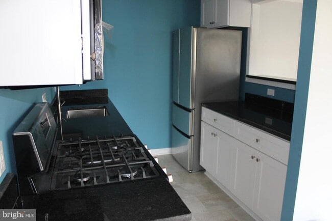 property at 2754 Hollywood Rd