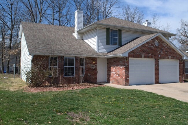 1309-1311-1311 Godas Cir in Columbia, MO - Building Photo - Building Photo