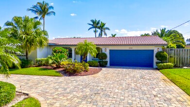 2030 NE 30th St in Lighthouse Point, FL - Building Photo - Building Photo
