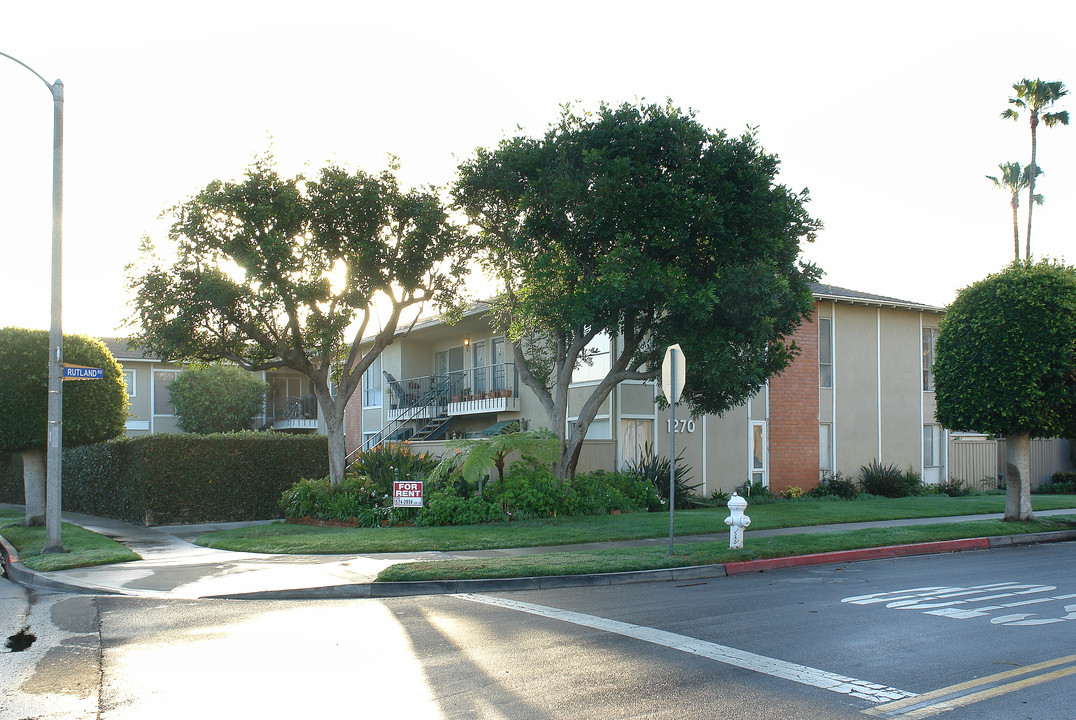 1270 Rutland Rd in Newport Beach, CA - Foto de edificio