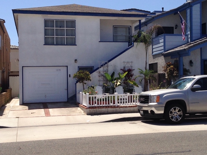 Newport Beach Triplex in Newport Beach, CA - Foto de edificio