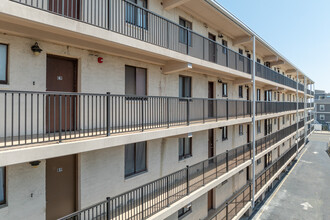 El Conquistator Condominiums in Seaside Heights, NJ - Foto de edificio - Building Photo