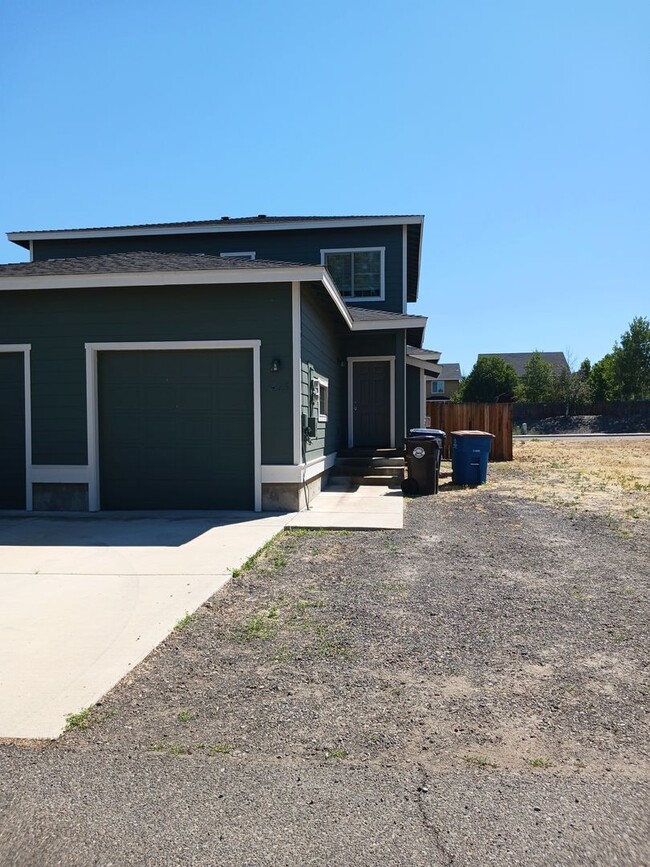 property at 1413-1415 SW 27th St