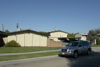 Vista Del Loma Apartments in Fresno, CA - Building Photo - Building Photo