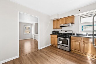 81 Van Wagenen Ave in Jersey City, NJ - Building Photo - Building Photo