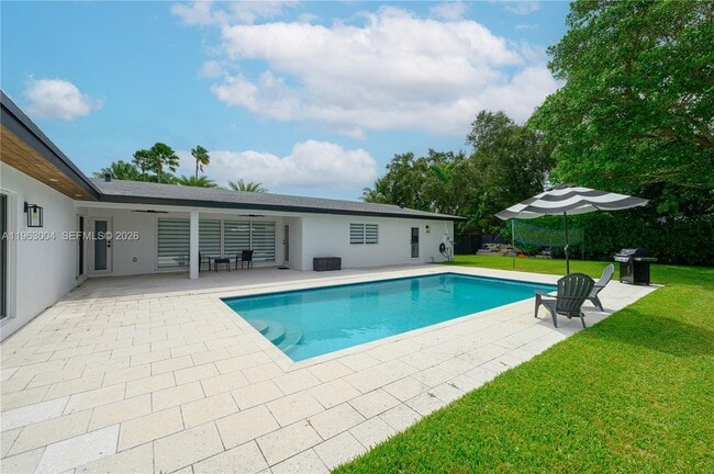 8605 SW 162nd St in Palmetto Bay, FL - Building Photo - Building Photo