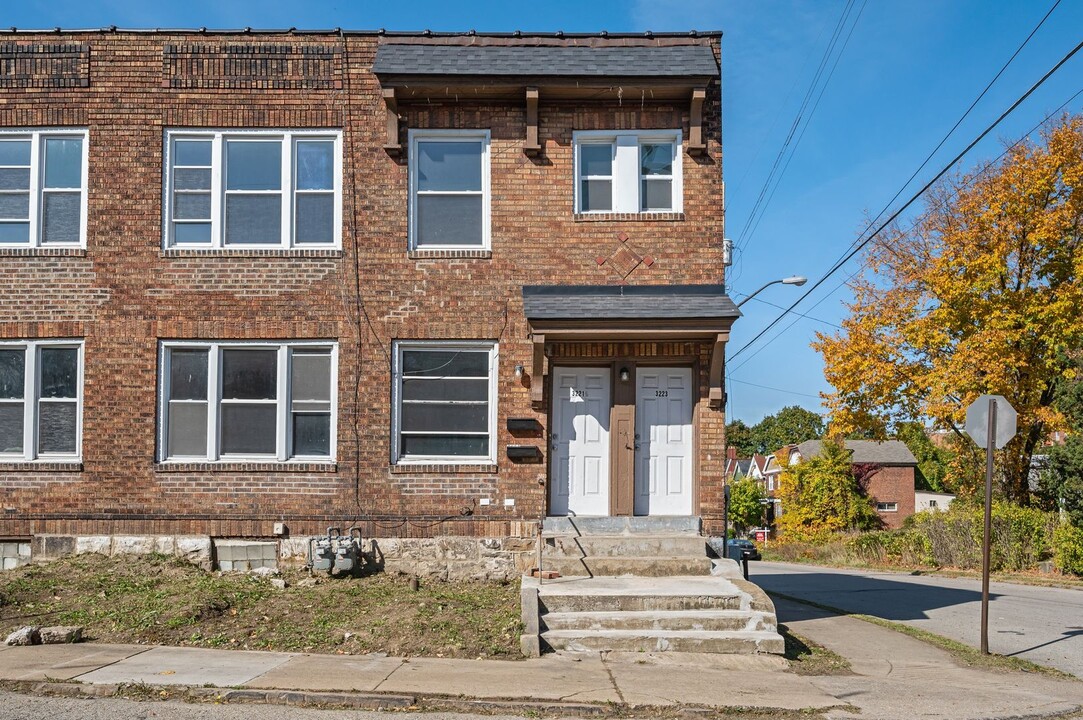3205 Camp St, Unit 3207 Camp Street in Pittsburgh, PA - Foto de edificio