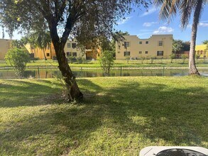 570 NW 114th Ave in Miami, FL - Building Photo - Building Photo