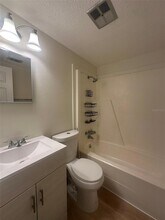 5011 A 21st St in Bradenton, FL - Foto de edificio - Building Photo