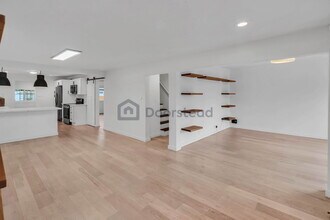 924 24th Ave S in Seattle, WA - Foto de edificio - Building Photo