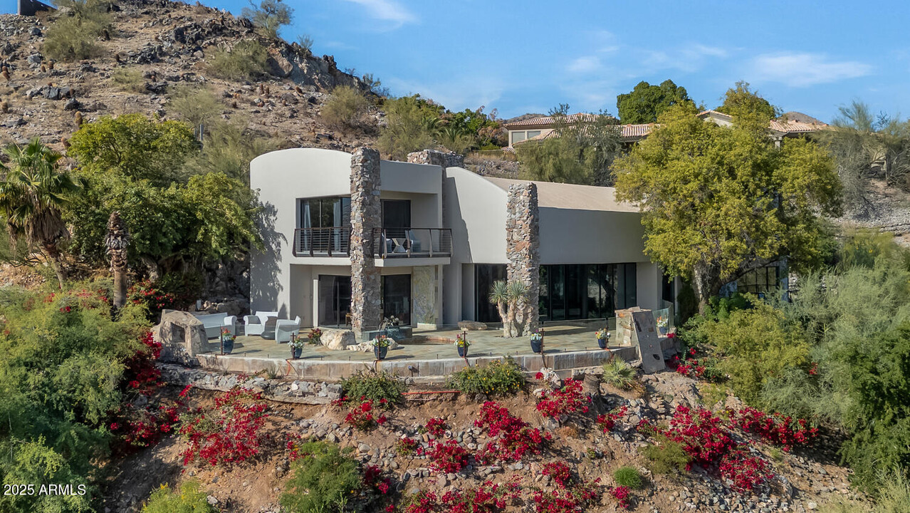 7044 N Hillside Dr in Paradise Valley, AZ - Foto de edificio