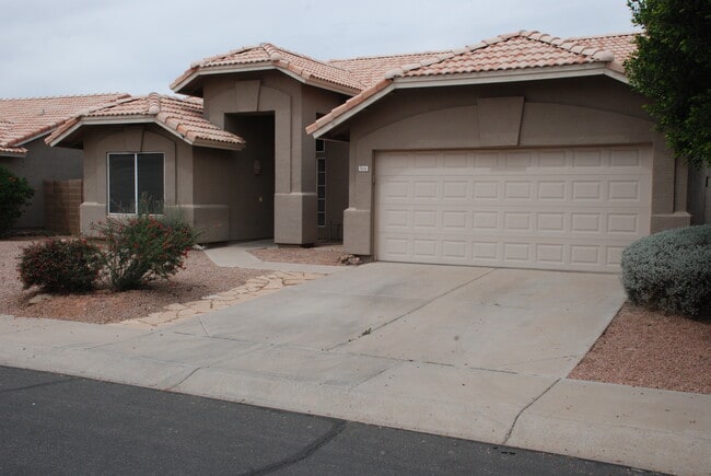 514 W Laredo Ave in Gilbert, AZ - Foto de edificio - Building Photo