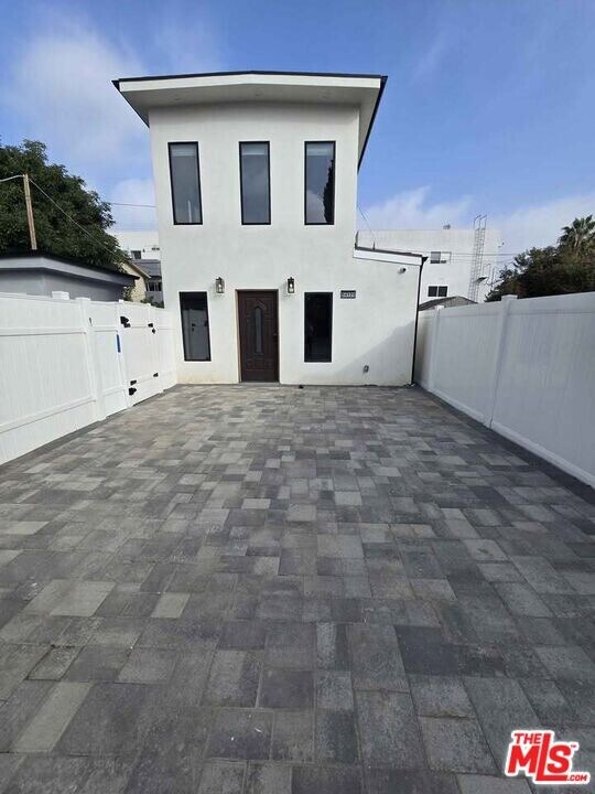 14121 Califa St in Los Angeles, CA - Building Photo