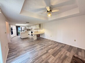 6004 Courtside Dr in Bradenton, FL - Building Photo - Building Photo