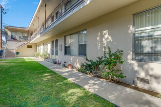 36 unit apartment building in Long Beach, CA - Building Photo - Building Photo