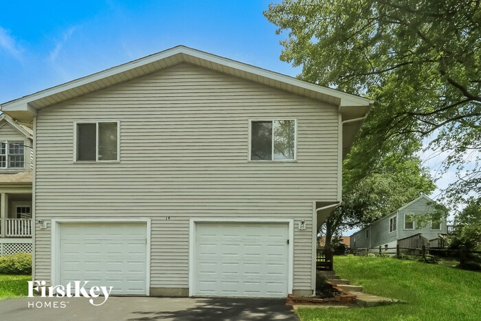 19 Woodland Ave in Fox Lake, IL - Building Photo