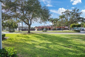 30 Lake Vista Trail in Port St. Lucie, FL - Building Photo - Building Photo