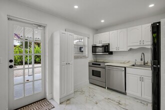 701 Florida Mango Rd in West Palm Beach, FL - Building Photo - Building Photo