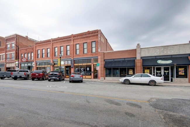 327 E Walnut St in Springfield, MO - Building Photo - Building Photo
