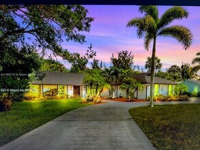 13353 Doubletree Cir in Wellington, FL - Building Photo - Building Photo