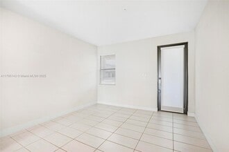 7865 NW 104th Ave, Unit 33 in Doral, FL - Building Photo - Building Photo