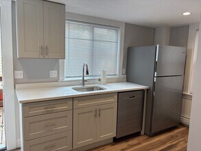 408 Neponset St in Canton, MA - Foto de edificio - Building Photo