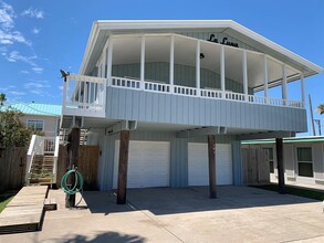 105 E Marisol Dr in South Padre Island, TX - Building Photo - Building Photo