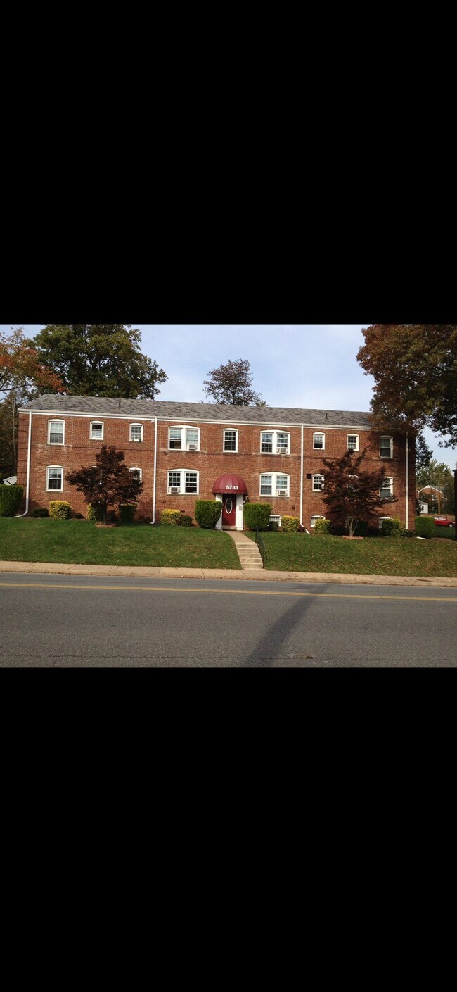 property at 5733 Washington Blvd