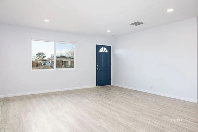 341 S Gordon St in Ridgecrest, CA - Building Photo - Building Photo