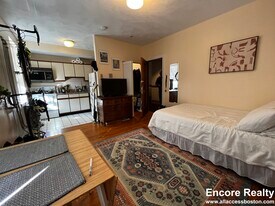 32 Gordon St, Unit 205 in Boston, MA - Building Photo