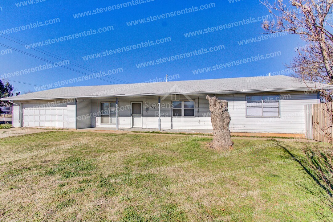 1512 SW 6th St in Lawton, OK - Building Photo
