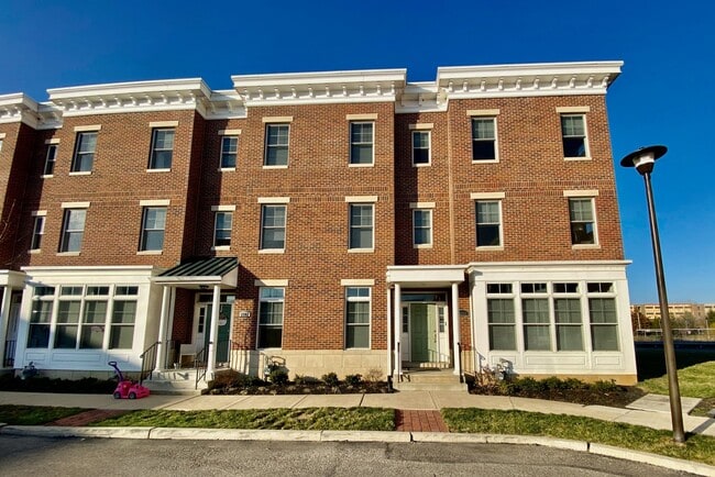 property at 2201 Roma Dr