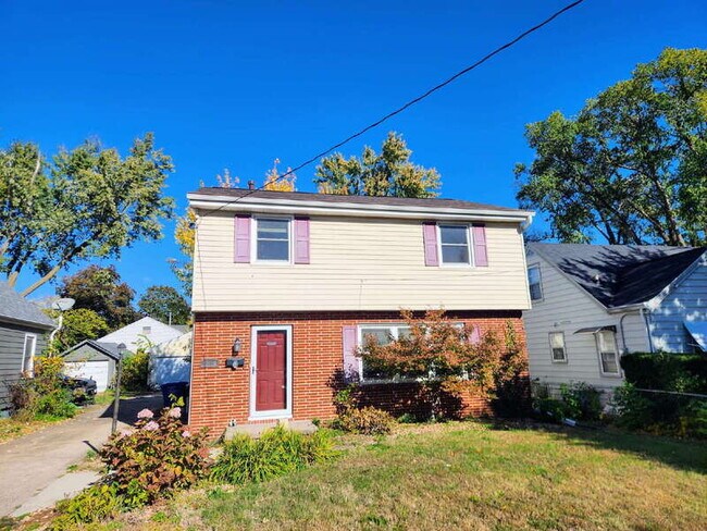 property at 5513 Forest Ave