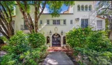 315 Navarre Avenue in Coral Gables, FL - Foto de edificio - Building Photo